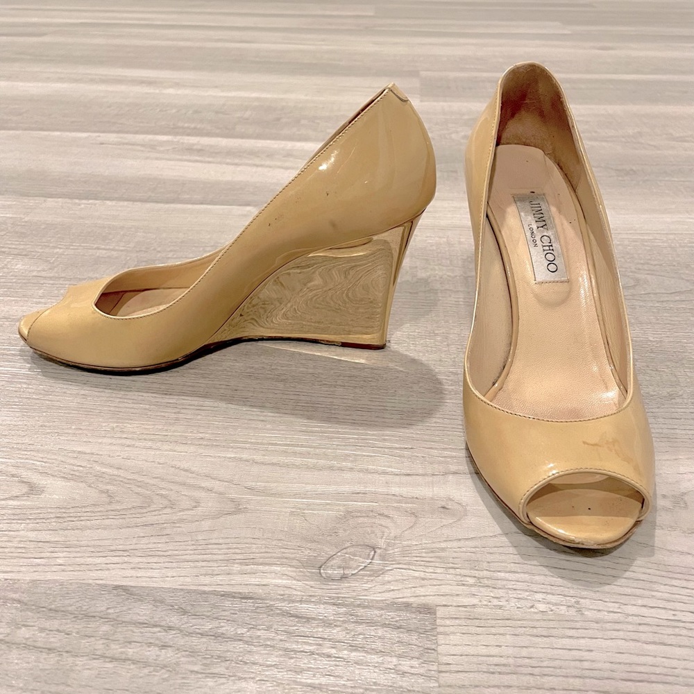 Jimmy Choo patent peep toe beige / gold wedges
